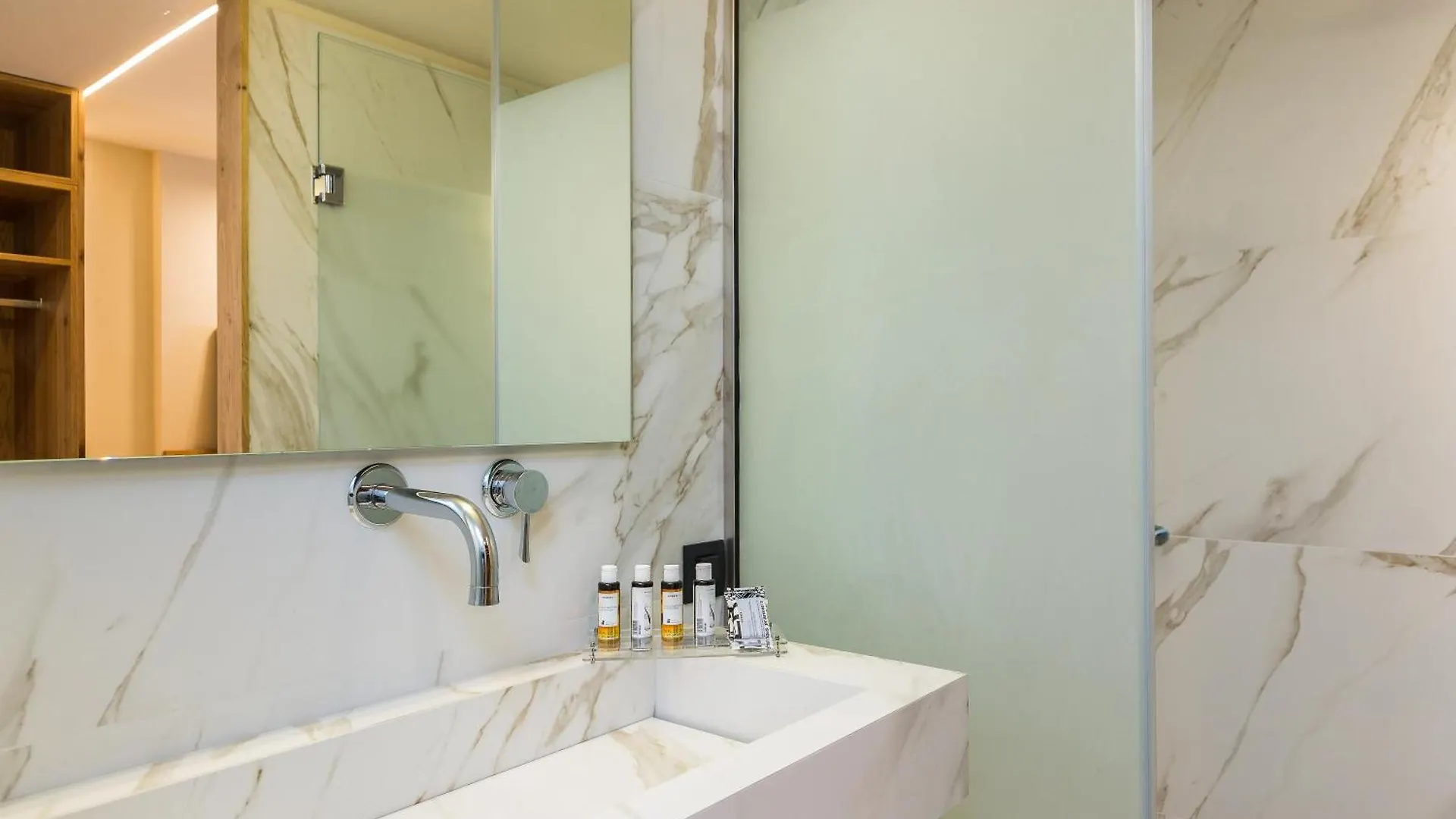 Ammos Suites Hotel