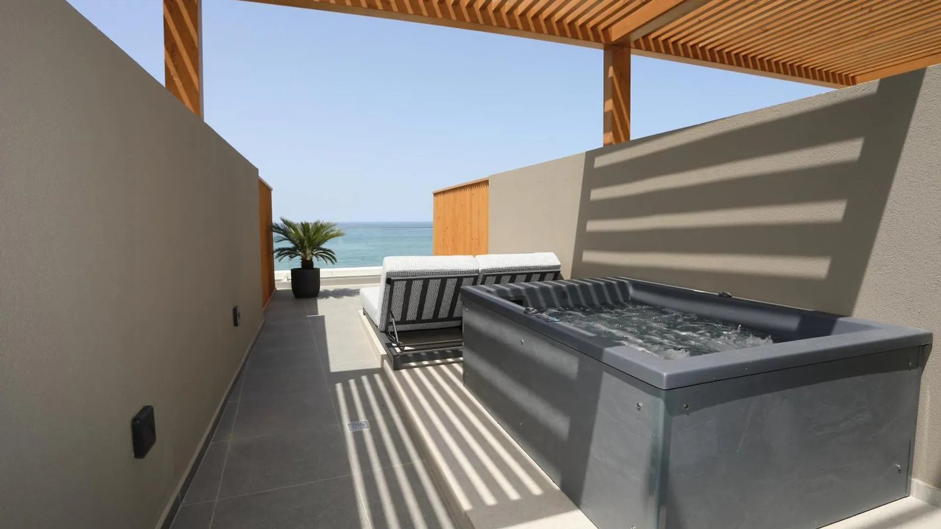 Ammos Suites Hotel