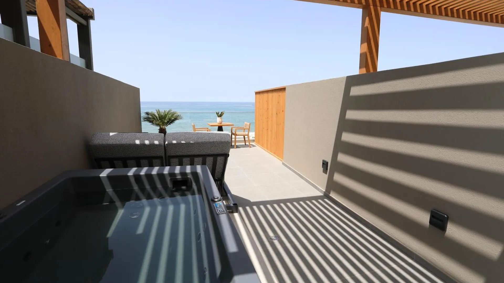 Hotel Ammos Suites